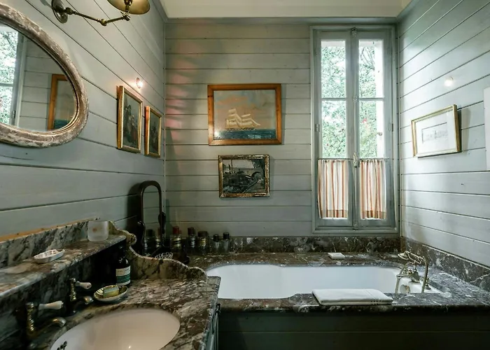 Between Bordeaux And Basque Coast